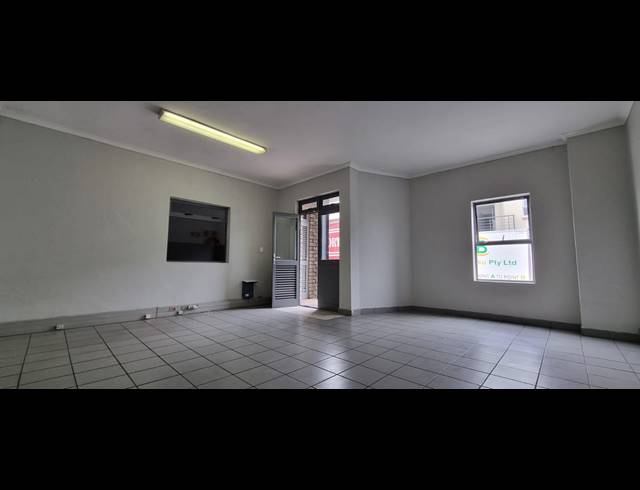 656M² WAREHOUSE TO LET IN AIRPORT INDUSTRIA